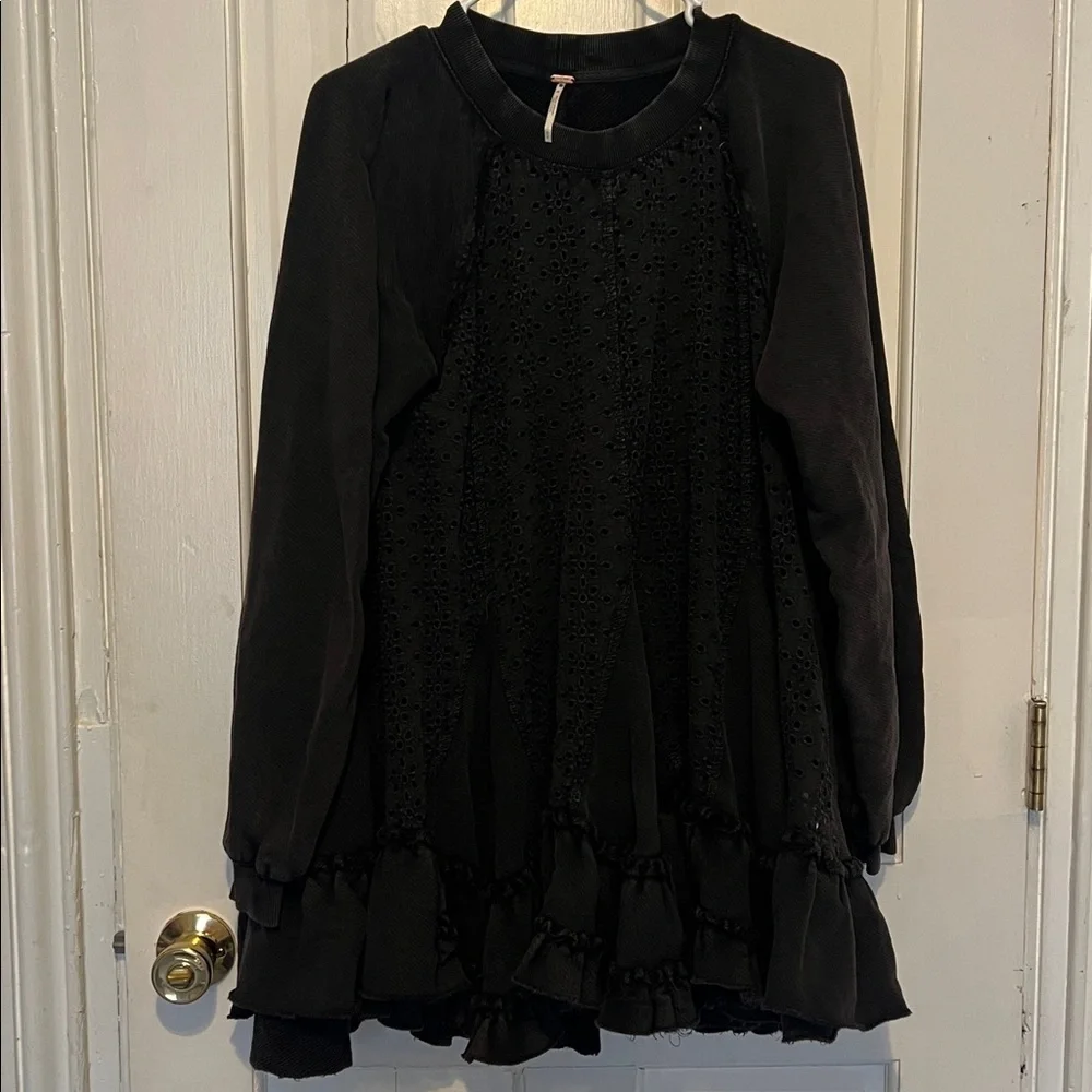 Free people Eva sweatshirt size medium NWOT
